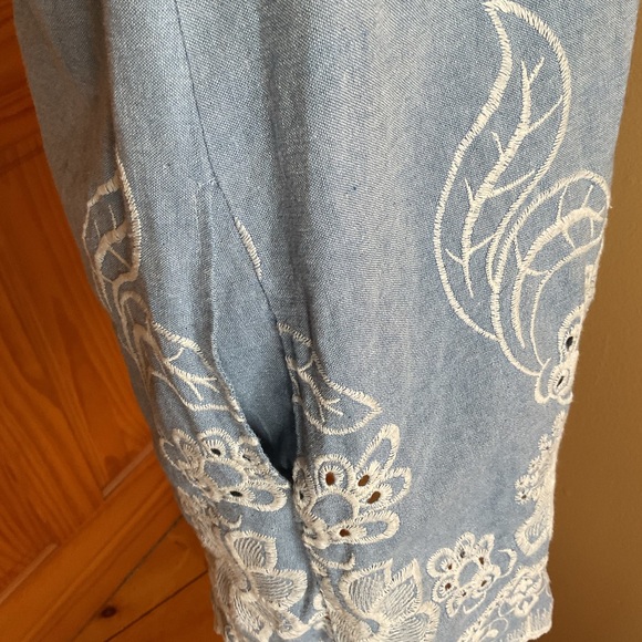 LOVE RICHE light Jean Off-Shoulder Top with White Embroidery Size S - Picture 3 of 5